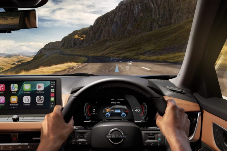12.3" TFT Advanced Drive-Assist® Display instrument cluster ⁽⁵¹⁾and a 10.8" Head-Up Display⁽⁵¹⁾